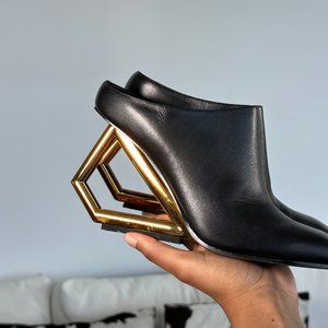 ARCHITECTURAL GOLD HEEL MULES - SIZE 40 / 9.5 US